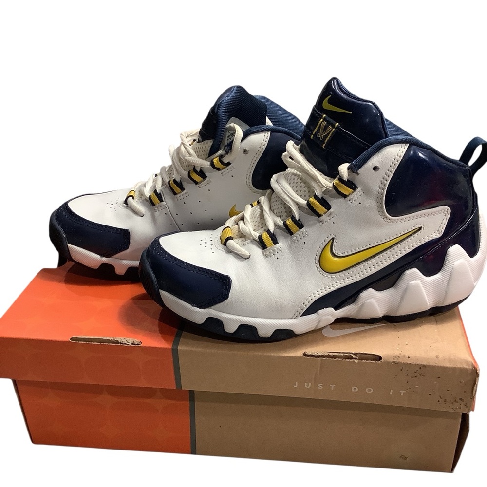 Nike Flight Hops 1993 Official Fab Five University of Michigan Issued High Tops.